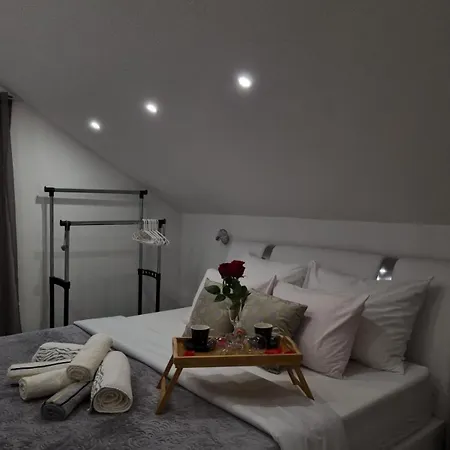 Luxury Apartment Megy Otočac Exterior foto